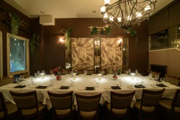 Rectangular table in Le Salon