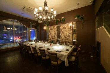 Third angle of rectangular table