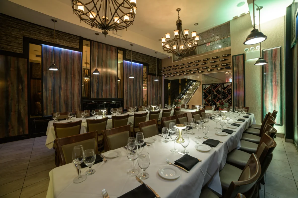 U shaped table in Le Salon - Angle 1